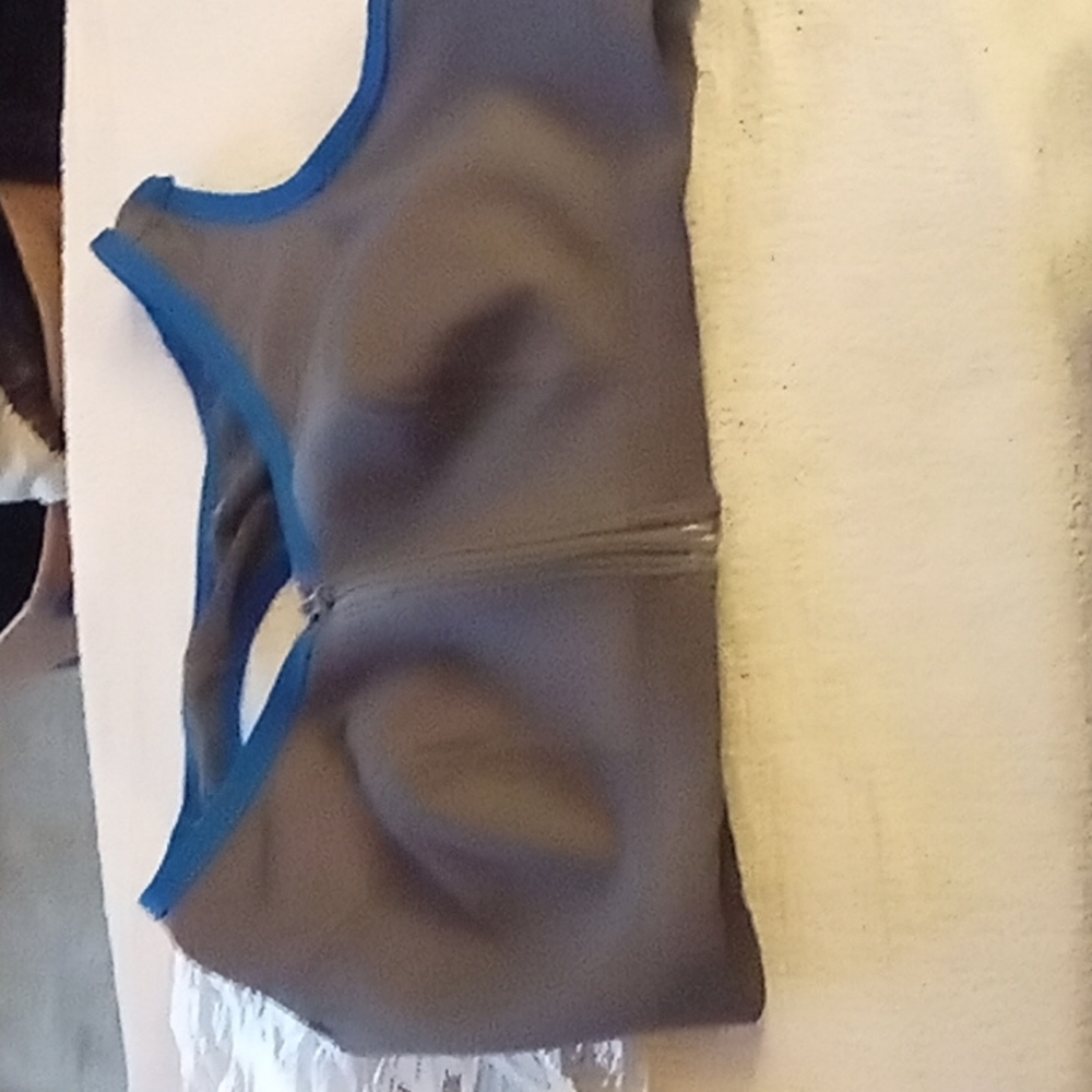 FULL beauty sport grey/blue front zip up sports bra 38dd new never woren